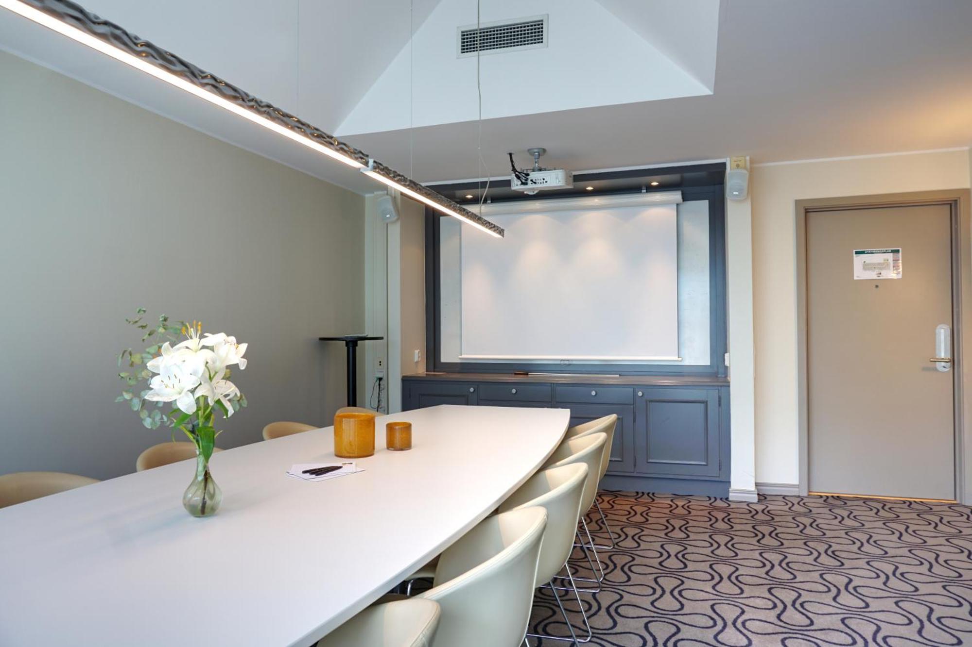 Comfort Hotell 3*